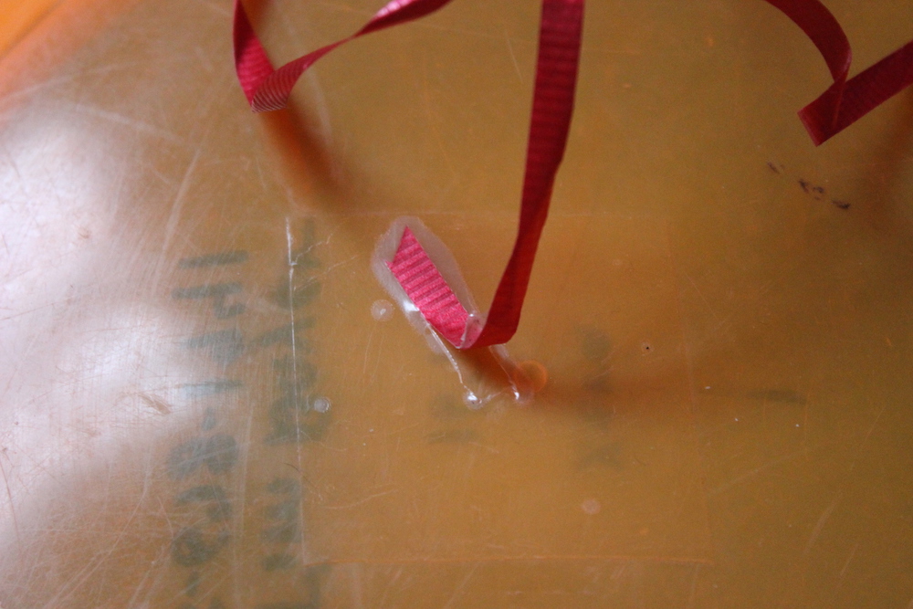Fail - Tear close up. Non splitting ribbon tears tape more easily.