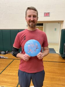 Kyle Lieberman won the chip draw and chose a blue Discraft Undertaker.